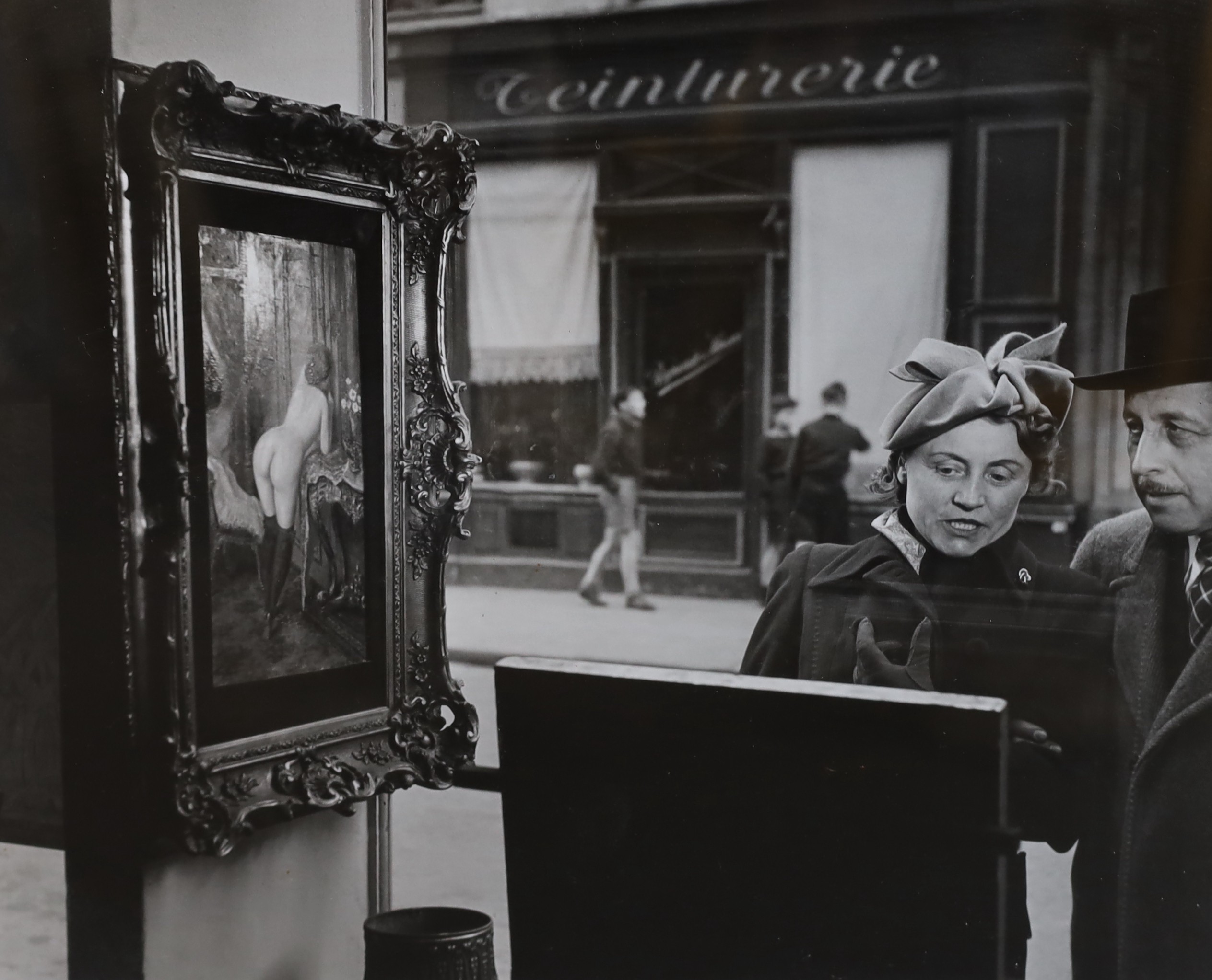 Robert Doisneau (French, 1912-1994), Un Regard Oblique, 1948, gelatin silver print on photo paper, 24 x 29.5 cm